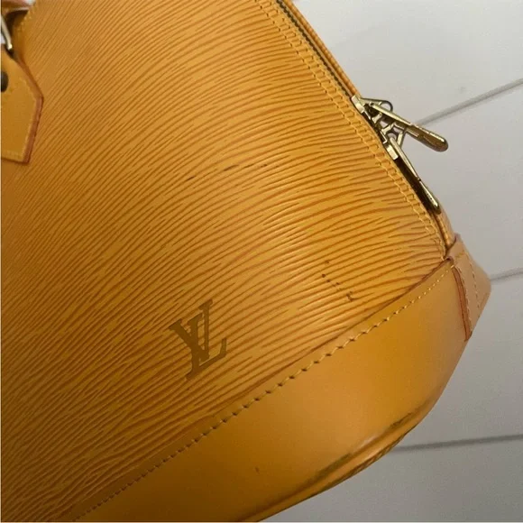 Louis Vuitton EPI Leather Alma PM Bag - Picture 7 of 16